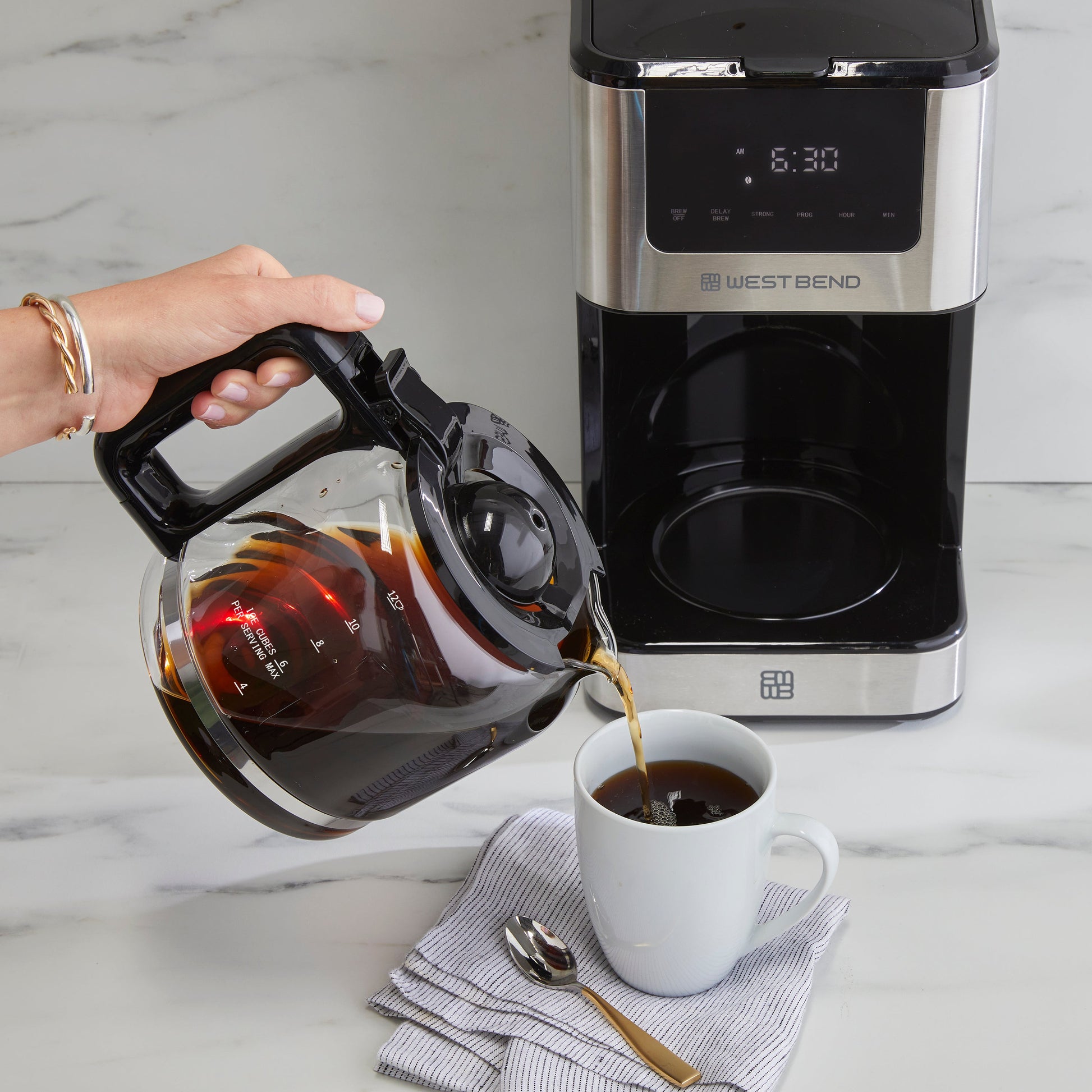 West Bend 12 Cup Heiße und geschnittene Kaffeemaschine
