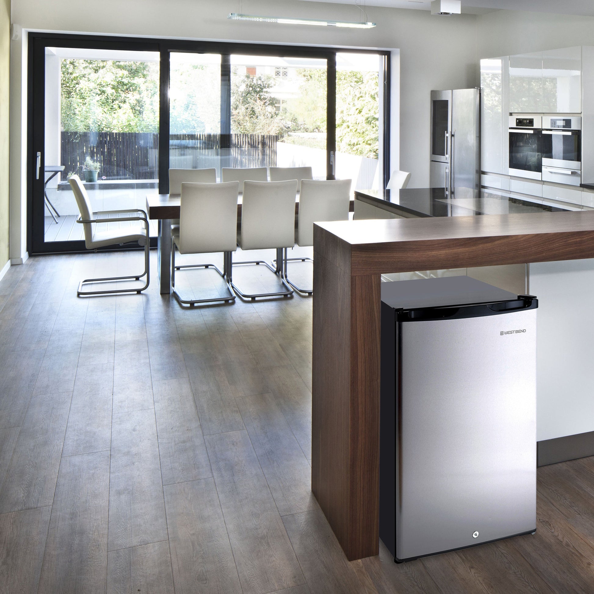 West Bend 4.4 cu. ft. Kompaktkühlschrank