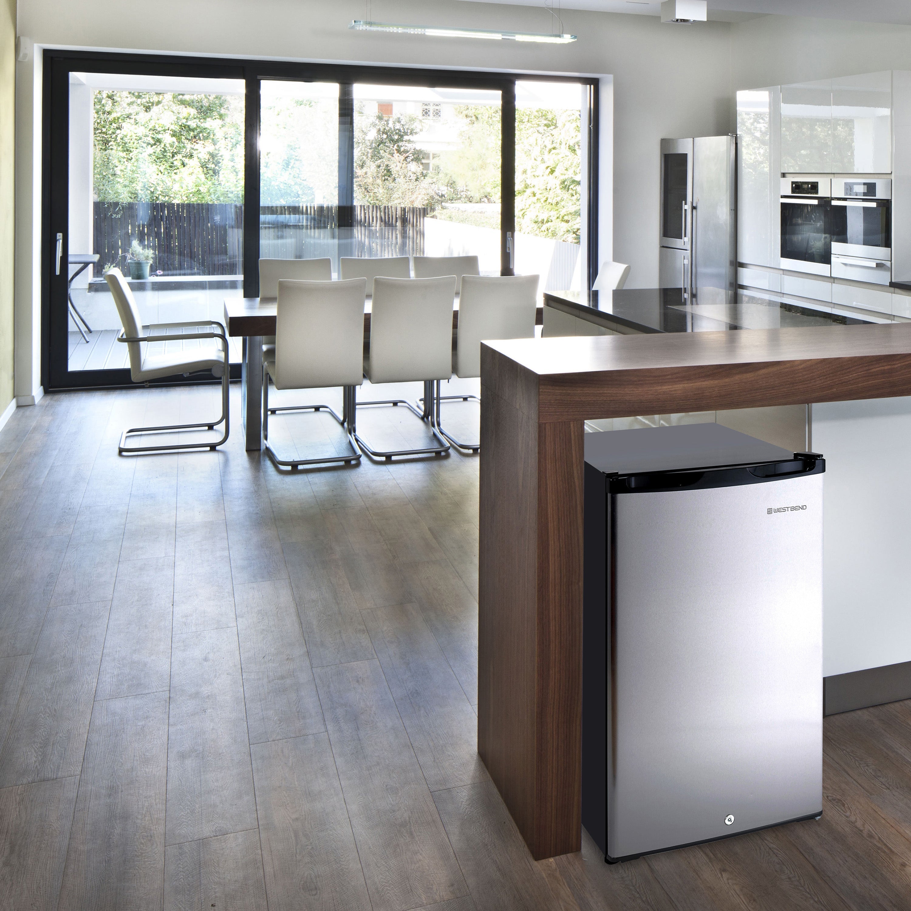 West Bend 4.4 cu. ft. Kompaktkühlschrank