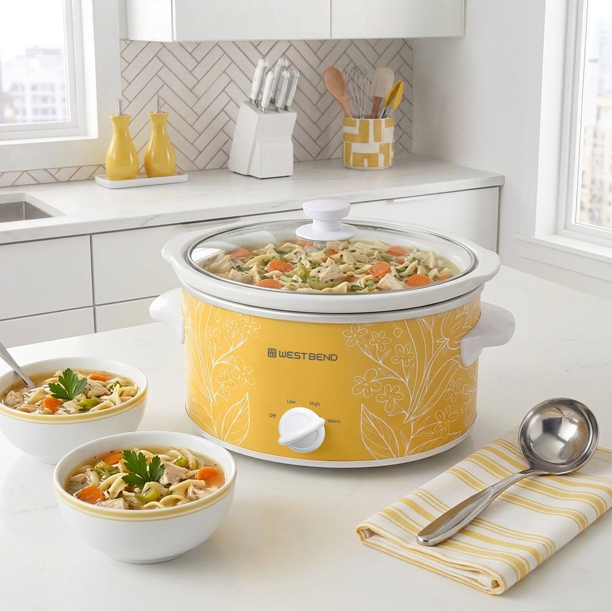 West Bend Pattern Slow Cooker, 4 Qt. Kapazität in Gelb und Weiß